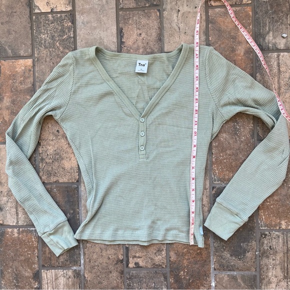 Aritiza TNA thermal henley in sage green waffle button up v neck long sleeve XS - Picture 5 of 10